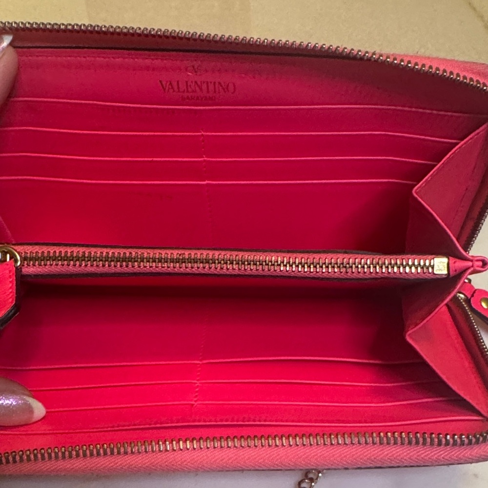 💝9/5-9/7 Buyer’s PRIZE💝 Valentino Hot Pink Studded Wallet on Chain Authentic EUC - Picture 5 of 7